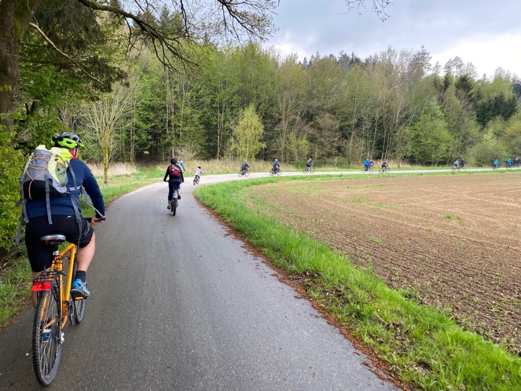 Maibaum-Radltour endete bei Sonnenschein