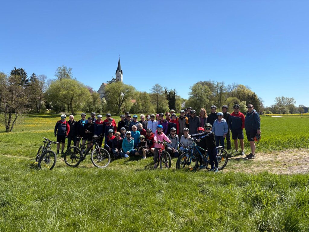 Rundum gelungene Maibaum‑Radltour am 1. Mai